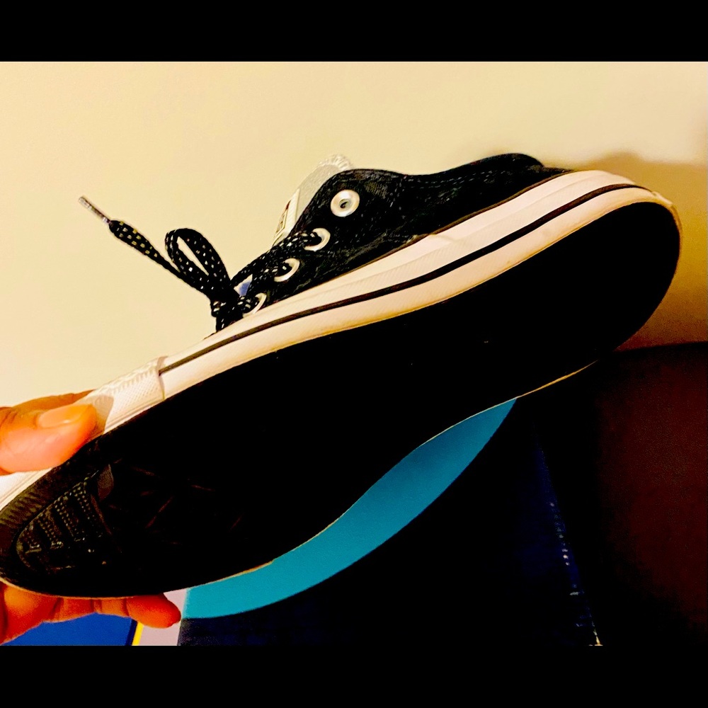 Converse - Picture 2 of 2